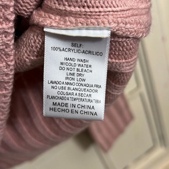 NWT &Merci En Merci size medium pink sweater opening in back - Picture 5 of 5